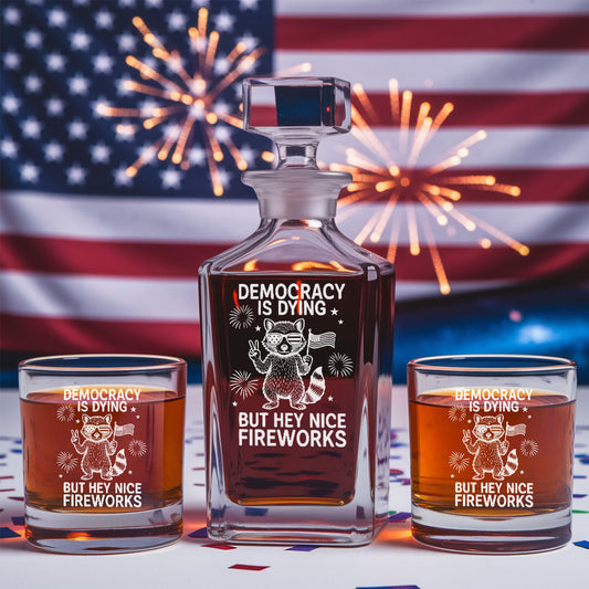 Funny Raccoon Independence Day Whiskey Glass & Decanter –  July 4th Gift Set THUC99DI02